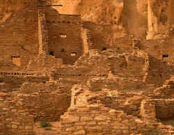 Pueblo Bonito.jpg (231815 byte)